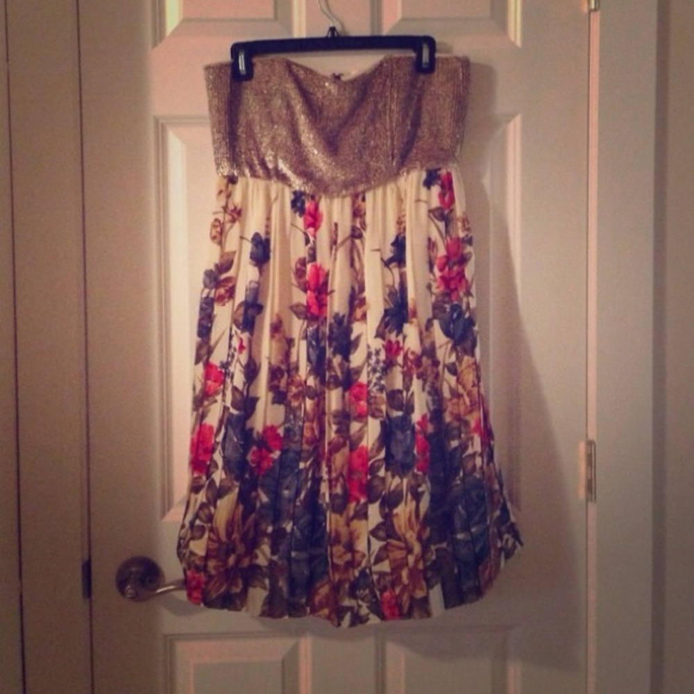 Alice & Olivia Floral Tea Length Dress - Picture 3 of 4